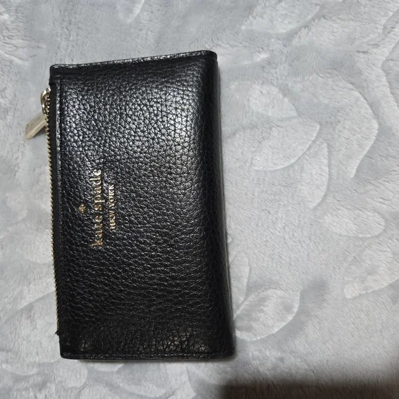 Kate Spade Black Crossbody Bag with Sleek Design - Picture 5 of 7